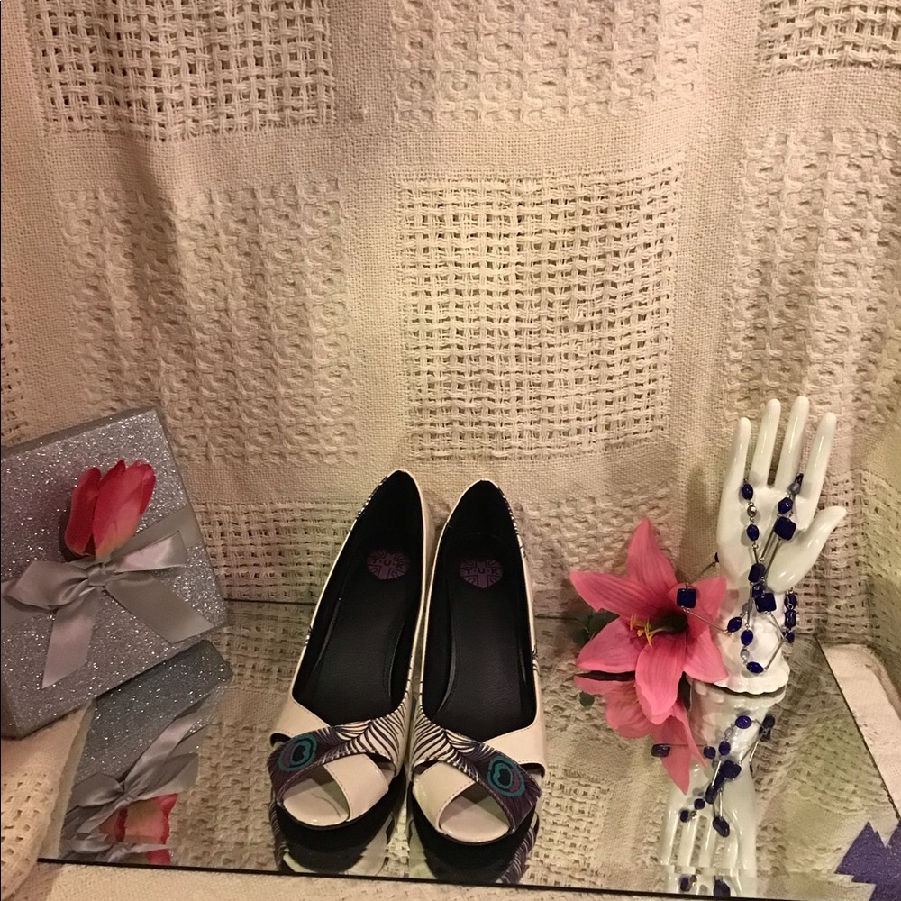 TUK heels đź‘ - Picture 3 of 8